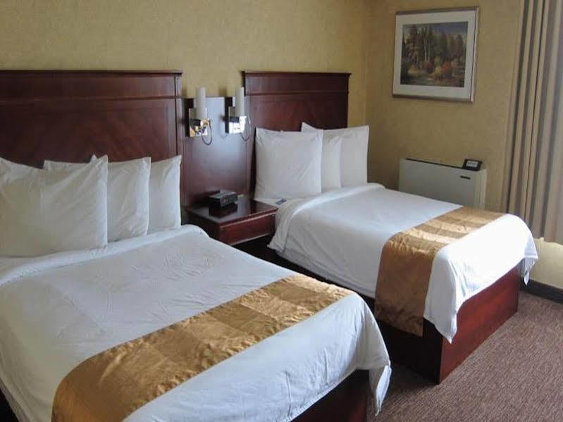Days Inn By Wyndham Toronto West Mississauga Eksteriør bilde